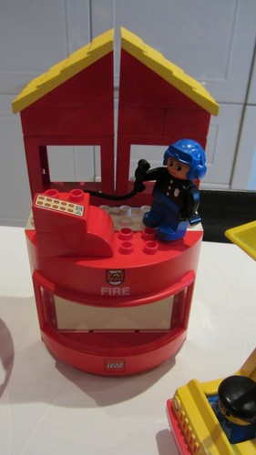 Lego Duplo Konvolut Tiere Bauernhof Feuerwehwache Polizeistation Tankstelle etc. - Bild 7 von 24