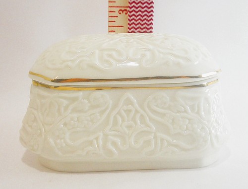 Timeless Inspirations Large Porcelain Off White Gold Trim Keepsake Trinket Box - Picture 9 of 10