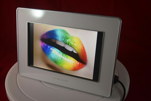 Samsung 7" Digital Photo Frame SPF-72H - 800 x 480 (Ref 010) - Picture 2 of 11