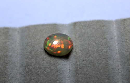 Top Qualität natürlicher äthiopischer Welo Feueropal Cabochon ovale Form 2,15 Karat - Bild 9 von 11