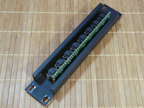 1 X PINANSON MINI R8 PROFESIONAL PATCH PANEL. 8 BALANCED / STEREO JACK. AS NEW - Picture 3 of 5