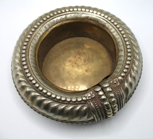 Large antique India Rajasthan white metal bracelet anklet made into a dish - Picture 6 of 6