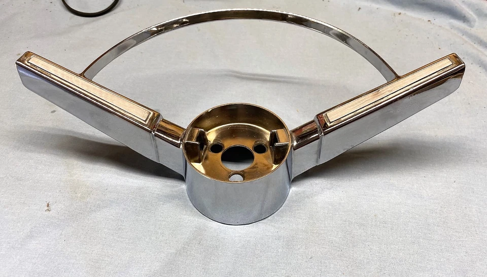 Chevy Chevelle 1966 volante bocina anillo botón #3878015 fabricante de equipos originales Chevrolet Foto 3 de 4