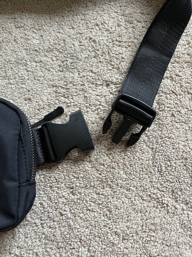 NEW OEM Motorola Razr Phone Waist Fanny Pack / Crossbody Bag Case BLACK MSRP $35 - Picture 7 of 10