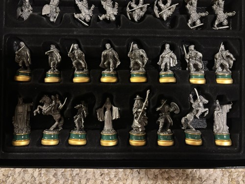 Herr der Ringe The Noble Collection Schachspiel aus Zinn mit 44 Figuren - Bild 11 von 12