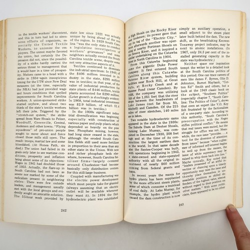 South Carolina A Synoptic History SIGNED Paperback Book Lewis Jones 1971 - Picture 17 of 24