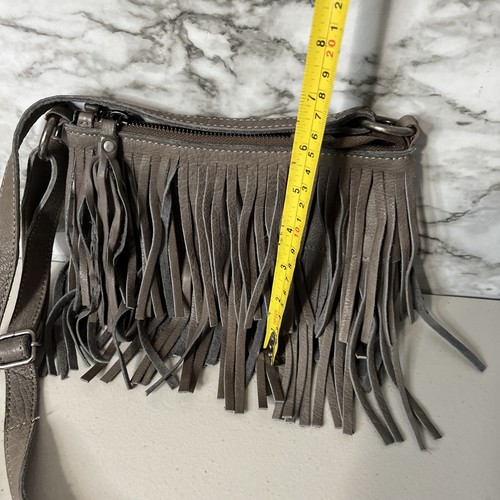 Cartera Bandolera Occidental Cut N’ Paste Anthropologie Gris Arcilla 2 Niveles Flecos - Imagen 4 de 9
