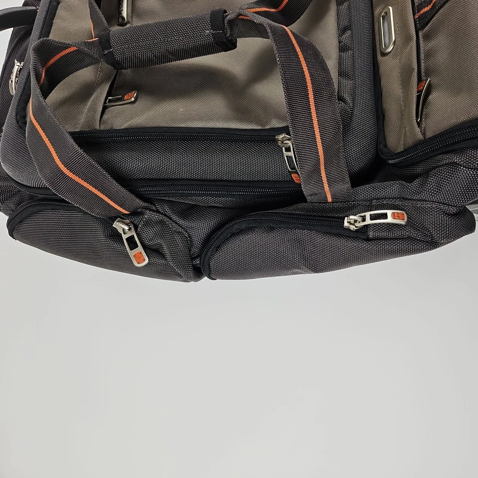 Mochila de equipaje de mano grande convertible Eddie Bauer Silverton Foto 4 de 4