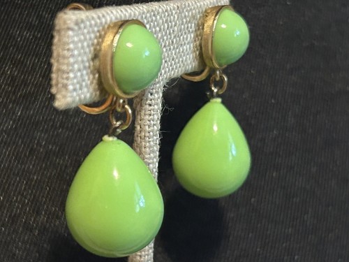 Pendientes Trifari Corona Vintage Colgantes Gruesos Lágrimas Verdes Clip Ons - Imagen 6 de 6