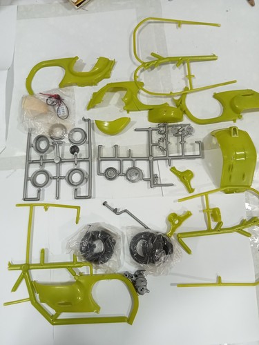 Enorme lote de piezas de Modelos de Motos de carreras Protar escala 1/9 - Imagen 2 de 14