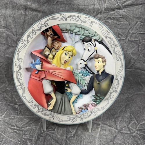 Disney Plate Sleeping Beauty 3D Collector with Stand