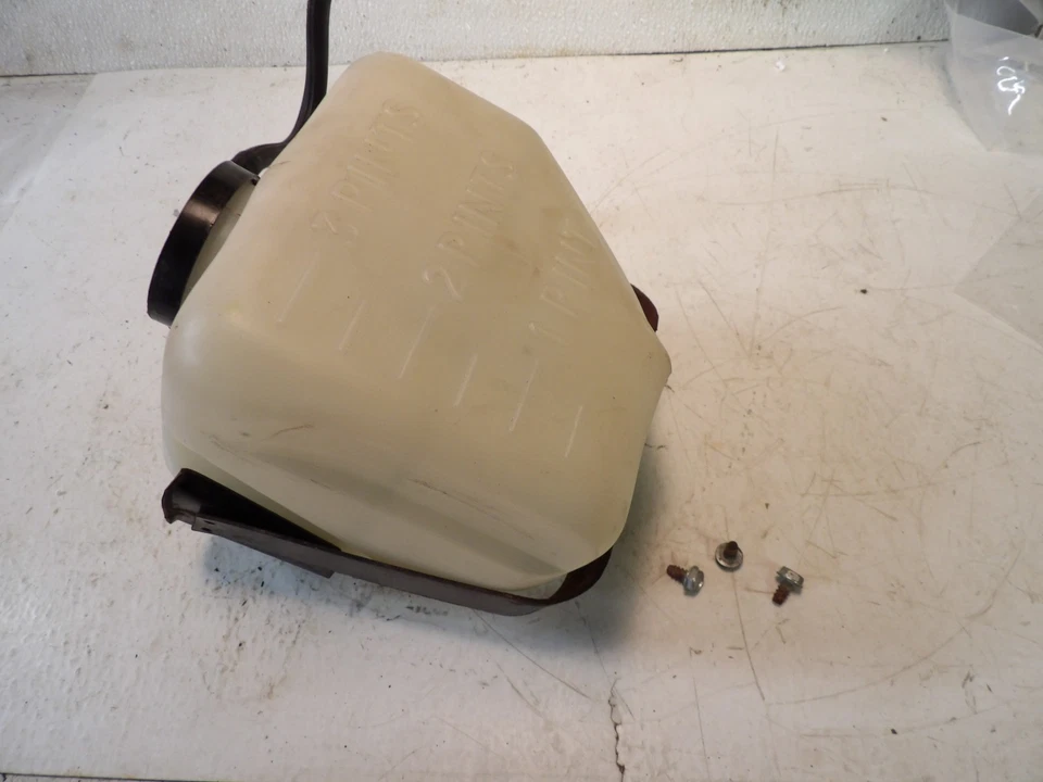 Chevrolet Corvair 1966 parabrisas lavadora botella depósito tanque Foto 2 de 4