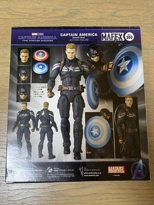 マフェックス　キャプテン・アメリカ　ストライクスーツ Mafex Captain America Strike Suit Action Figure with Shield