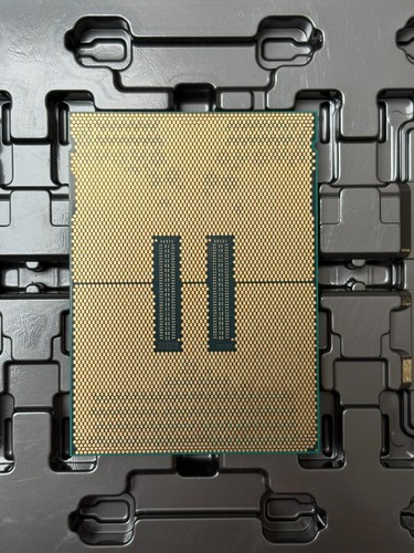 Intel Xeon Bronze 3408U Server Processor (1.9 GHz, 8 Cores, Socket LGA 4766) - Picture 2 of 2
