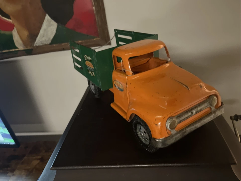 Camión utilitario vintage Tonka Toys de acero prensado verde y naranja Foto 3 de 4