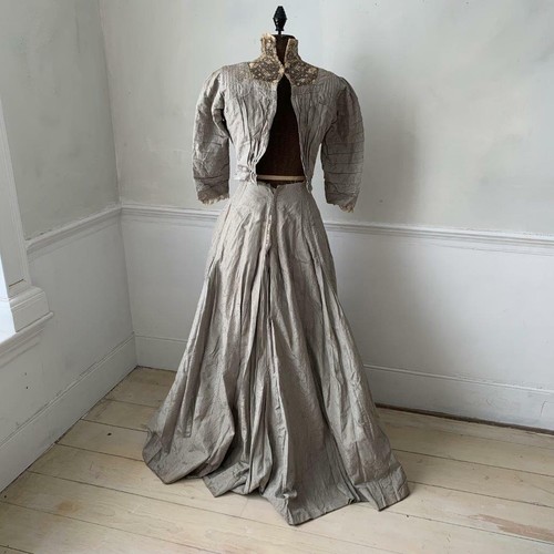 Conjunto de falda y corpiño de vestido antiguo Seda y algodón del siglo XIX americano plateado - Imagen 10 de 12