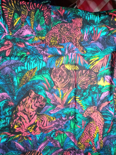 Hoffman California Fabrics-Jewels of the Jungle- 3 2/3 Yards x 43" - Picture 7 of 8