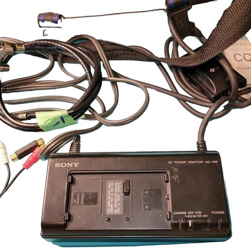 Sony Handycam CCD-F77 Camcorder Bundle Cords Remote Battery Charger Untested - Picture 6 of 7