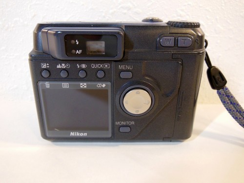 Used Nikon COOLPIX E 880 Digital Camera with Charger and Cord, needs battery - Picture 8 of 16