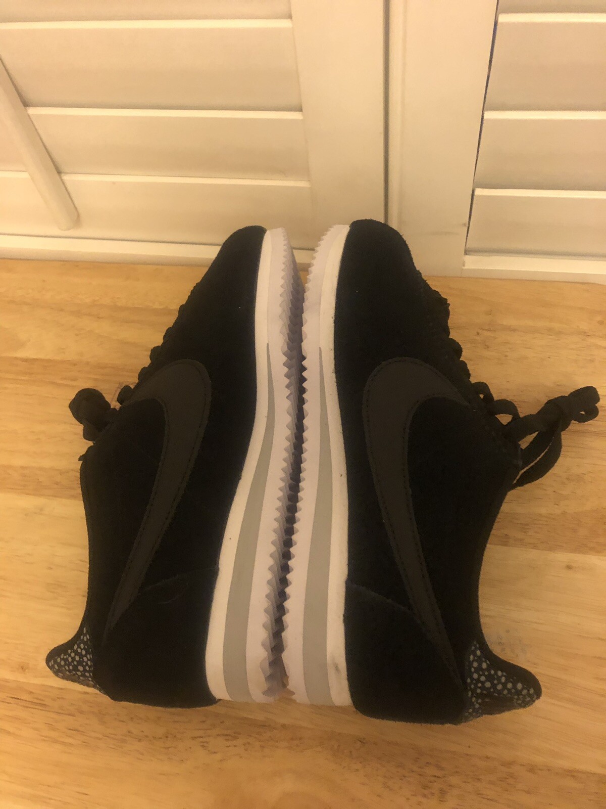 NIKE WOMENS CLASSIC CORTEZ CORTEZ CORTEZ PREM SIZE 7.5 brand new ffc5bf NIKE WOMENS CLASSIC CORTEZ CORTEZ CORTEZ PREM SIZE 7.5 brand new ffc5bf