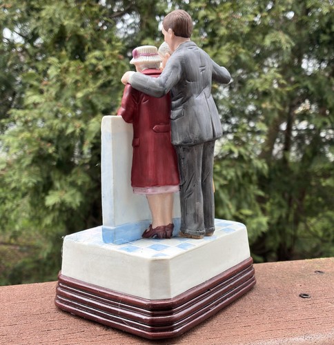 1988 Musuem Collections Norman Rockwell "The New Arrival" Nurse Music Box Windup - Picture 3 of 13