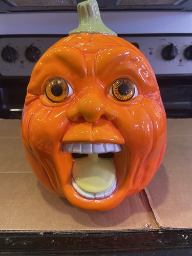 VINTAGE 1989 CREEPY CERAMIC LIGHTED JACK O LANTERN GLASS EYES VERY COOL!!
