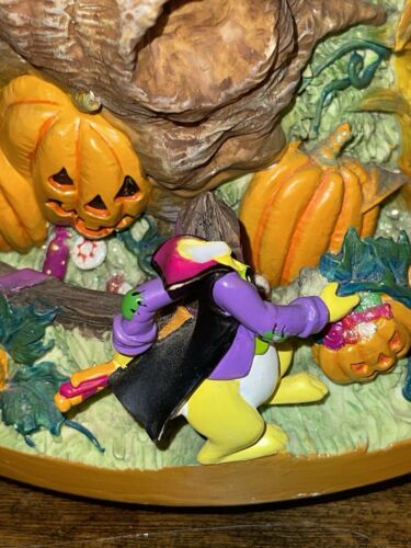 Winnie The Pooh Halloween Snow Globe - Picture 6 of 8