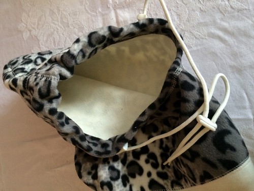 Hot Headz Fleece Hood Hat Black & White Animal Print NWOT Face Mask WARM - Picture 2 of 7