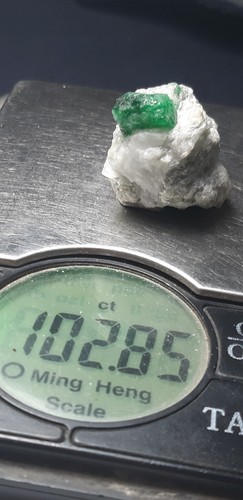 102carats Beautiful Green Emerald double terminated specimen from swat Pakistan - Picture 8 of 11