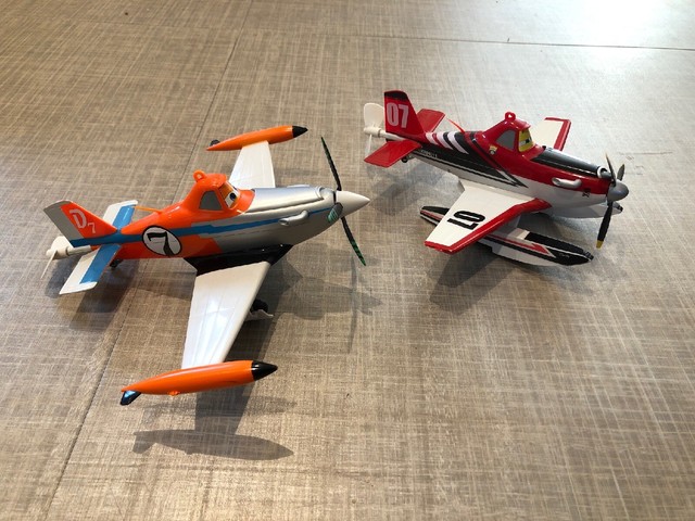 Disney Pixar Planes Dusty Crophopper Ceiling Plane 360 Flying Toy X 2