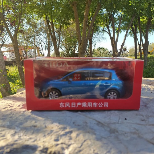 1:20 China Dongfeng Nissan Tiida Plastic Model Car Blue Color - Picture 2 of 10