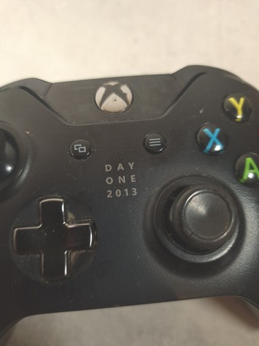 Xbox One Bundle Console Bundle With Wires, Games And Day One 2013 Controller T&W - Picture 7 of 13