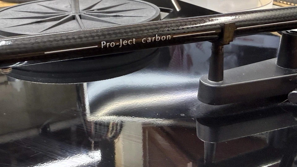Pro-Ject Debut Carbon EVO Turntable + ORTOFON Red 2M Cartridge + Acrylic Platter - Image 2 of 4