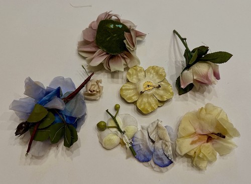 Vintage 40s-50s Millinery Flowers/Brooches & Fascinator - Picture 5 of 5