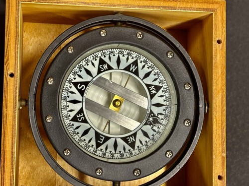 Dirigo Vintage Compass Gimble With Nice Wooden Box Near Mint - 第 5/9 張圖片
