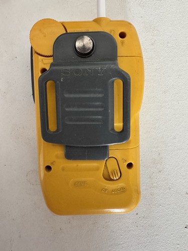 Radio Walkman amarilla Sony Sports FM/AM de colección SRF-M70 probada funciona/con clip para cinturón - Imagen 2 de 5