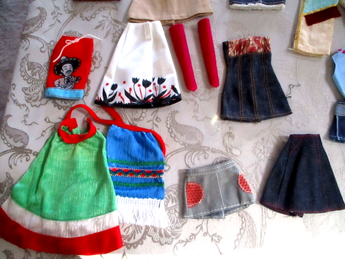 Vintage Lot 44 pcs. Mixed Barbie? Clothes Outfits Pants Skirts Wear & Flaws - Picture 4 of 9