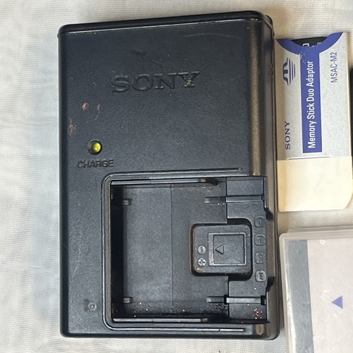 Sony CyberShot DSC-T70 8.1MP Compact Digital Camera Black w/ Accessories TESTED - Picture 8 of 11
