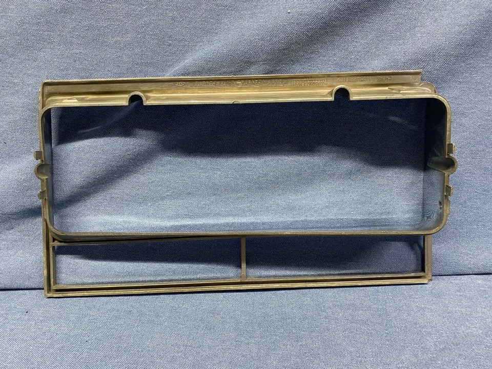 1982 1983 84 1985 86 1987 Chevy Malibu El Camino ободок левой фары очень хороший - Изображение 4 из 4