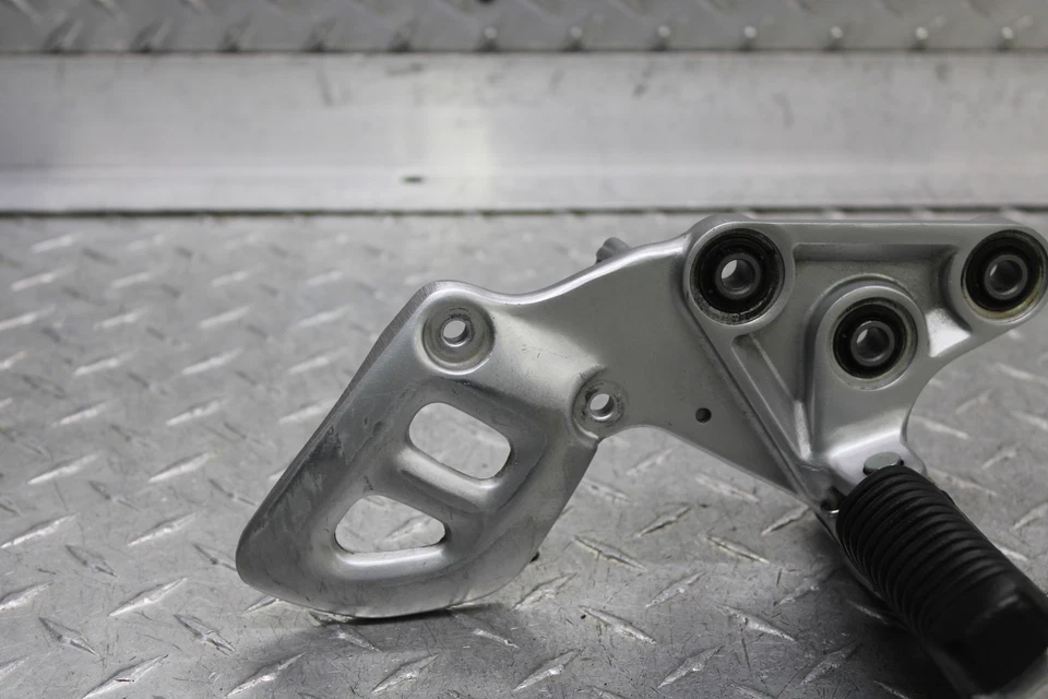 2003 SUZUKI HAYABUSA GSX1300R RIGHT FRONT FOOT PEG 43510-24F00 - Image 2 of 4