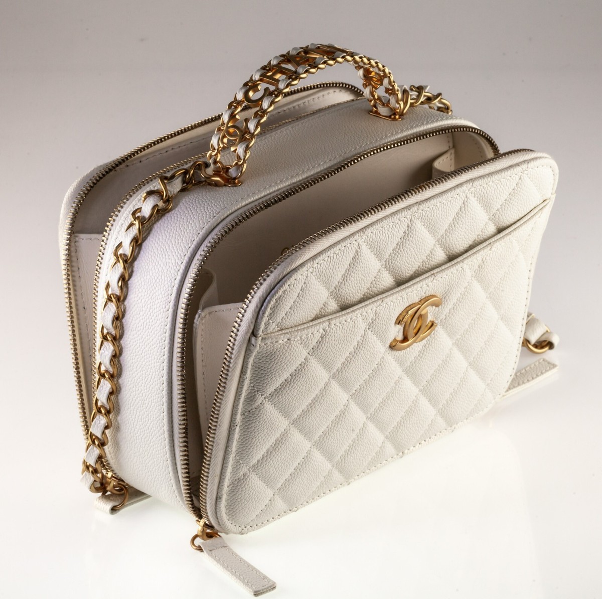 Chanel Quilted White Caviar Pick Me Up Vanity Case Gorgeous Chanel Quilted White Caviar Pick Me Up Vanity Case Gorgeous