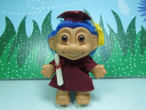 Absolvent/Absolvent im Kleid - 3" Russ Troll Puppe - NEU - selten - LETZTE - Bild 1 von 6