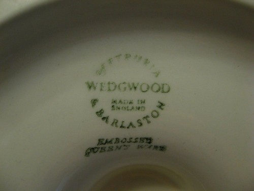 Wedgwood Pink on Cream (Plain Edge) Queen's Ware Ceramic 10-3/4" Vase-Excellent! - Picture 2 of 3