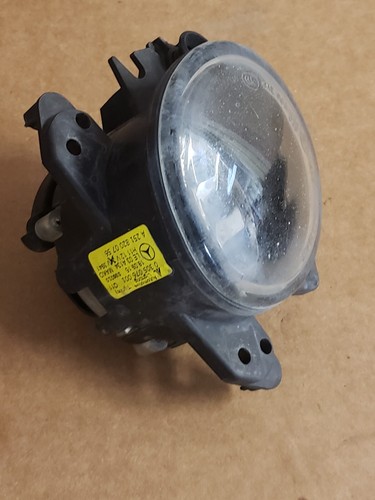 2008-2011 MERCEDES W204 C300 LEFT SIDE FRONT BUMPER FOG LIGHT OEM A2518200756 - Picture 2 of 12
