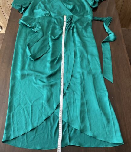 Vestido FOREVER NEW Curve Roxanne Gathered Wrap MIDI verde AUS 22 PRECIO DE VENTA SUGERIDO POR EL FABRICANTE $169,99 NUEVO CON ETIQUETAS - Imagen 19 de 24