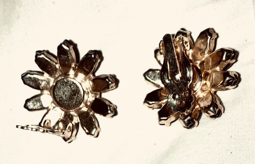 Vintage Flower Shape Clip Earrings Unmarked Simple BLACK Gold 1.25 Free Shipping - Picture 8 of 13