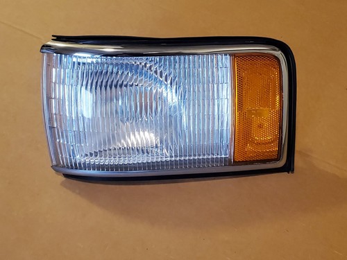 1994 1995 1996 Cadillac Deville LH Driver Turn Signal Lens Corner Marker - Picture 1 of 12