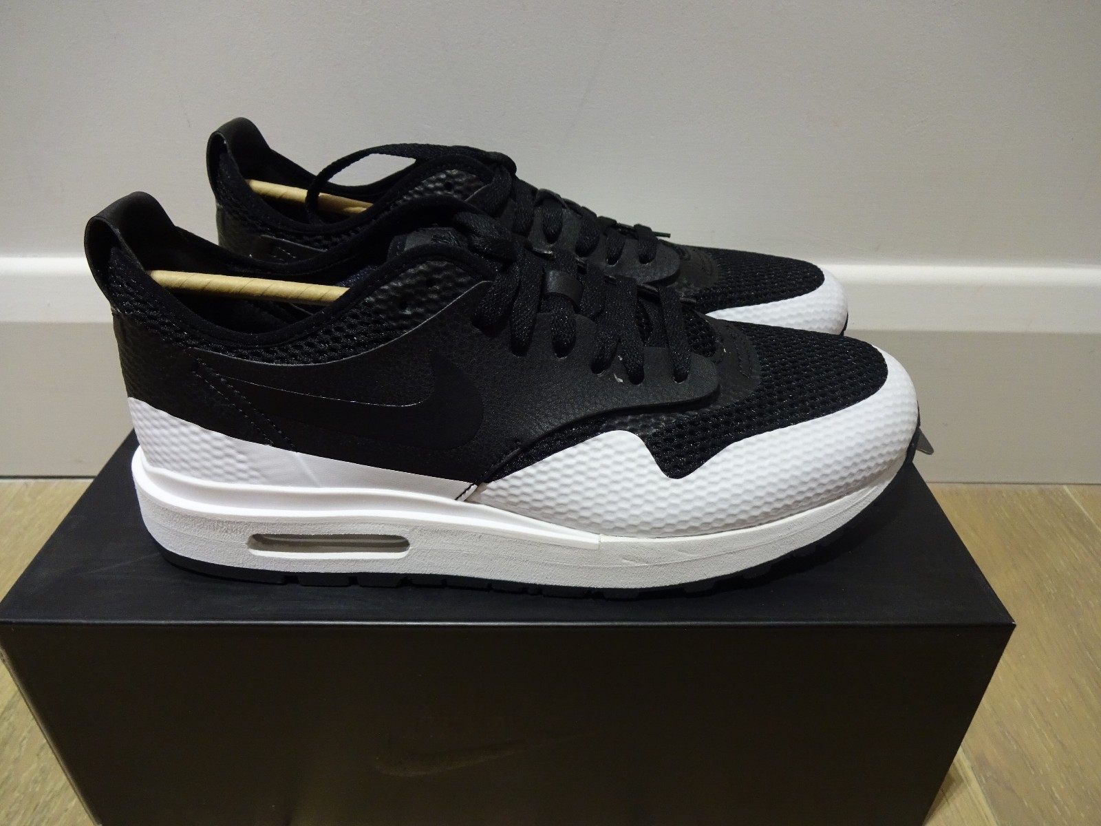 NIKE NIKE NIKE AIR MAX 1 Royal se SP-Nero/Bianco * Nuovo con scatola * UK Taglia 8 + 8.5 + 9 AA0869 001 58a08f NIKE NIKE NIKE AIR MAX 1 Royal se SP-Nero/Bianco * Nuovo con scatola * UK Taglia 8 + 8.5 + 9 AA0869 001 58a08f