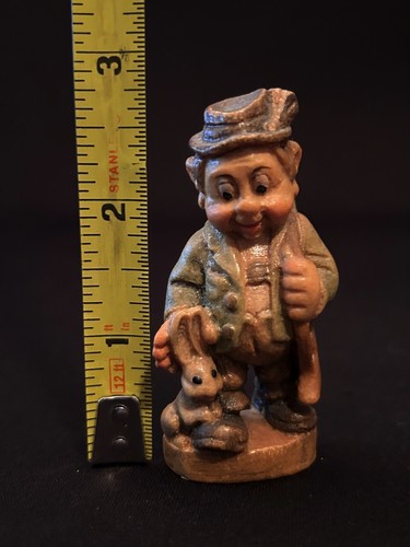 Vtg WuM Heinzeller Holzschnitzerei Mini Wood Painted Rabbit Hunter Figure - Picture 2 of 6