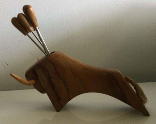 Oliv-Art Wooden Bull with 6 Appetizer cocktail Skewers Fork Picks Spain Olive